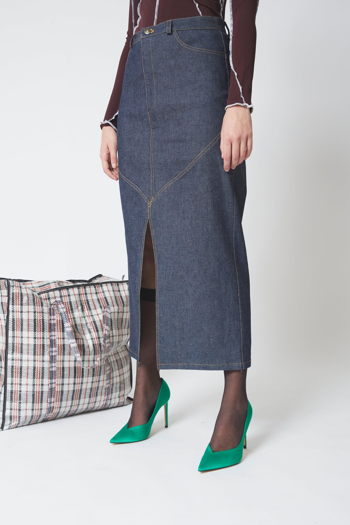 JUPE ADA, jupe confortable et élégante en jean brut.